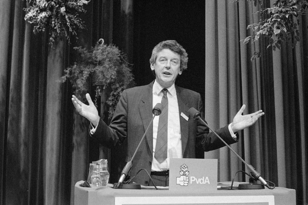 4 April 1987. Laatste dag van het 21e PvdA-partijcongres in Amsterdam; fractievoorzitter Wim Kok tijdens de slottoespraak. Foto: Gerrits, Roland / Anefo