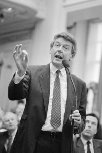 11 October 1988. Tweede Kamer, algemene beschouwingen; Wim Kok (PvdA) interrumpeert. Bogaerts, Rob / Anefo