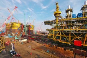 Een van Shells grootste projecten, het 'Malikai deep-water project'. Het is een drijvende olieproductie faciliteit in Maleisië. Foto: Shell