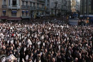 Massaal protest tijdens de begrafenis van Hrant Dink, waar meer dan 10.000 mensen aan meededen. Foto: Kerem Özcan 