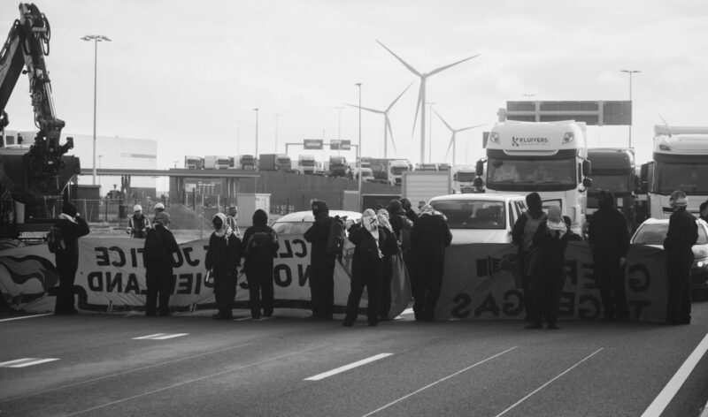 Geef Tegengas blokkeert terminals in haven Rotterdam: ‘Door met acties voor een vrij Palestina’